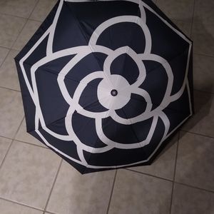 Chanel umbrella (blk/white chanel Camilla flo